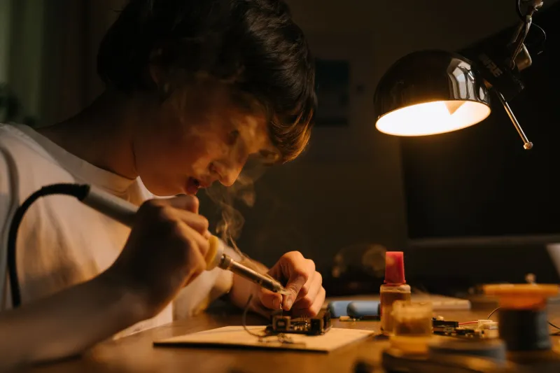 Fabriquer sa lampe de luminothérapie : ce que les tutos YouTube ne vous disent pas (et les alternatives qui marchent vraiment)
